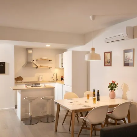 Mannequin - Contemporary With Garage, Sea View And Fast Wifi